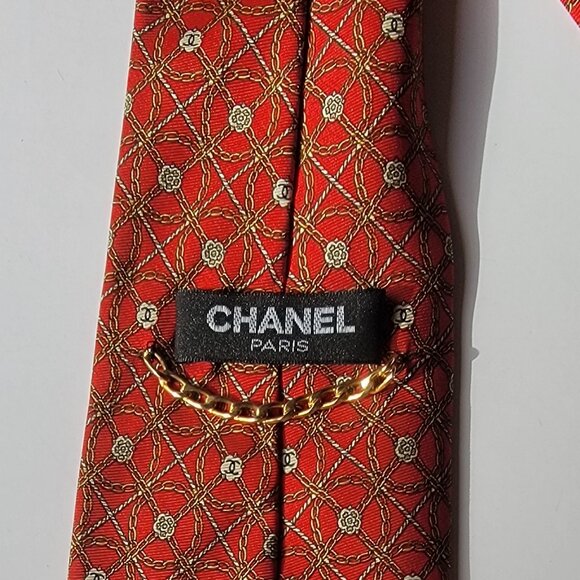 CHANEL Men's Vintage Tie 100% Silk Made in Italy - Red with small chain & CCs - Picture 4 of 5